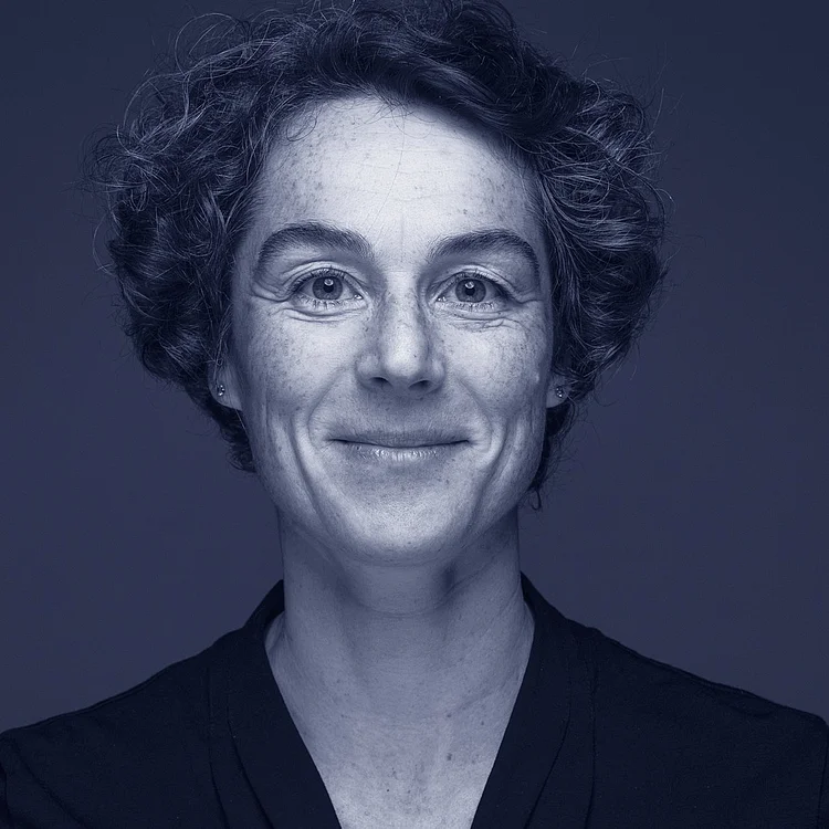 Communication with animals and the deceased | Lara Mandioni